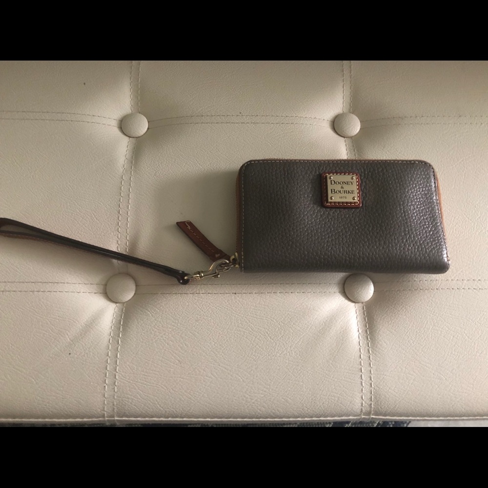 NWOT Dooney & Bourke Leather Wristlet